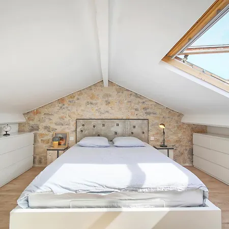 Apartment Duplex Proche De Centre Et A 2min A Pied De La *