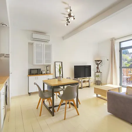 Duplex Proche De Centre Et A 2min A Pied De La *
