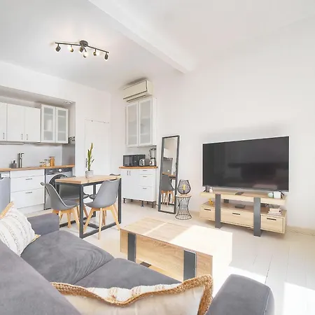 Apartment Duplex Proche De Centre Et A 2min A Pied De La