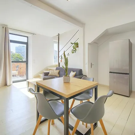 Apartment Duplex Proche De Centre Et A 2min A Pied De La