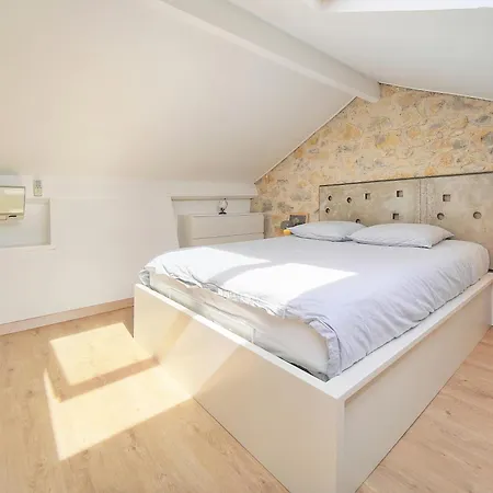 Duplex Proche De Centre Et A 2min A Pied De La