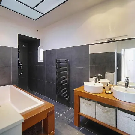 Duplex Proche De Centre Et A 2min A Pied De La Lägenhet *