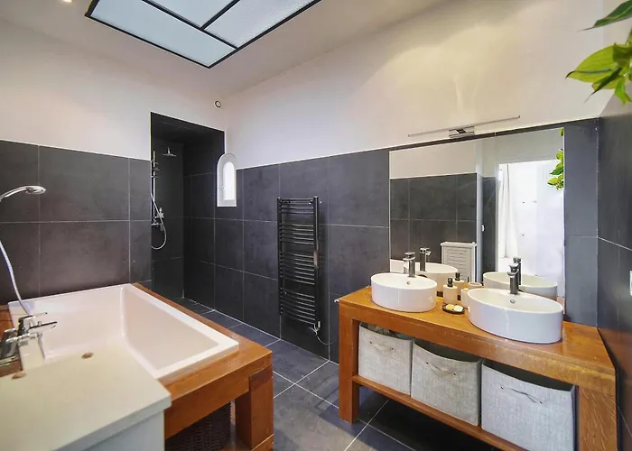 Duplex Proche De Centre Et A 2min A Pied De La Daire *