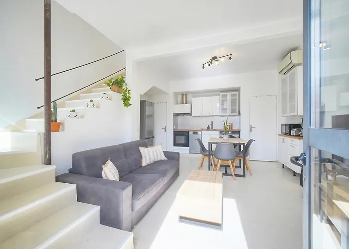 Duplex Proche De Centre Et A 2min A Pied De La Daire