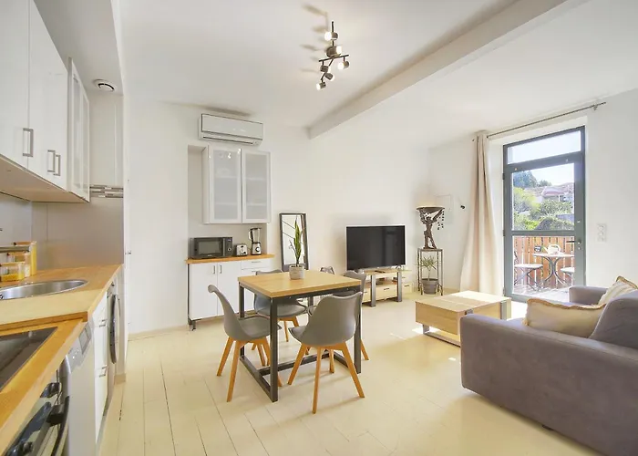 Duplex Proche De Centre Et A 2min A Pied De La *