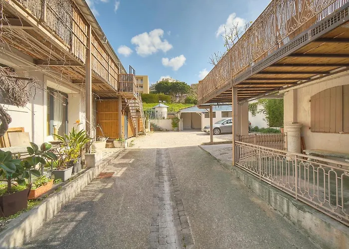 Duplex Proche De Centre Et A 2min A Pied De La Daire