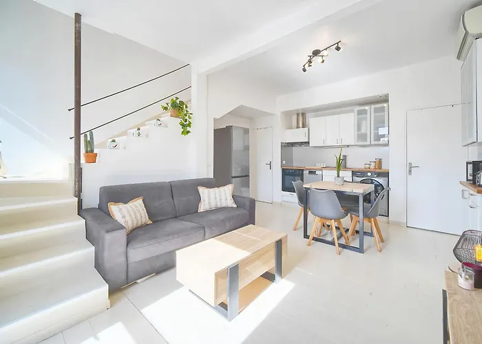 Duplex Proche De Centre Et A 2min A Pied De La *