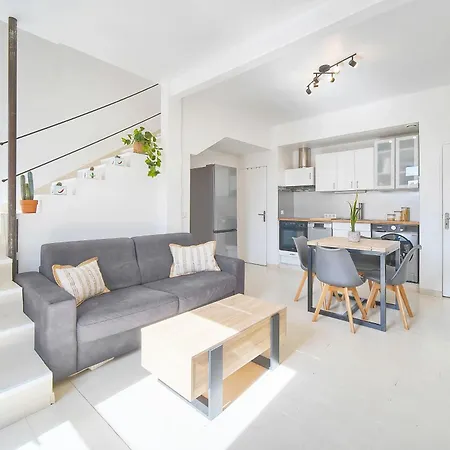 Duplex Proche De Centre Et A 2min A Pied De La *